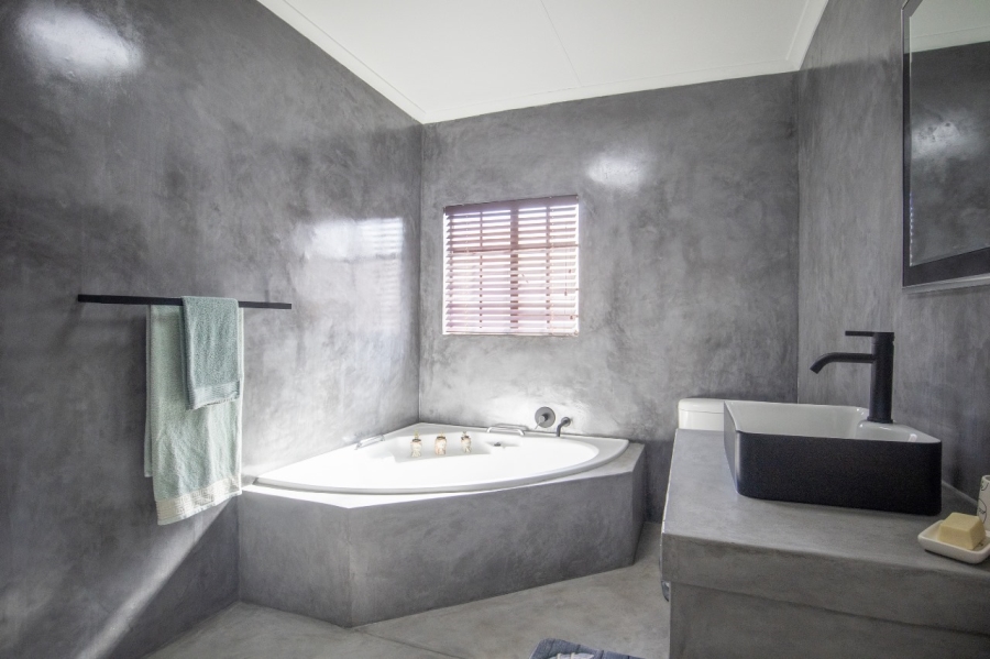 5 Bedroom Property for Sale in Safari Gardens North West